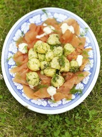 Potato salad with smoked salmon and horseradish crème fraîche