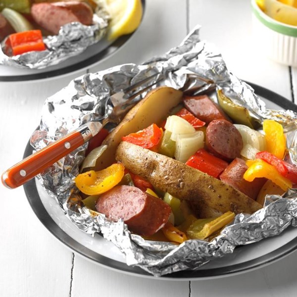 Potato-sausage foil packets 
