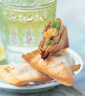 Potato, shallot and garlic samosas with green peas