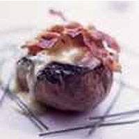 Potato skins with creamed spinach, poached egg and crispy bacon
