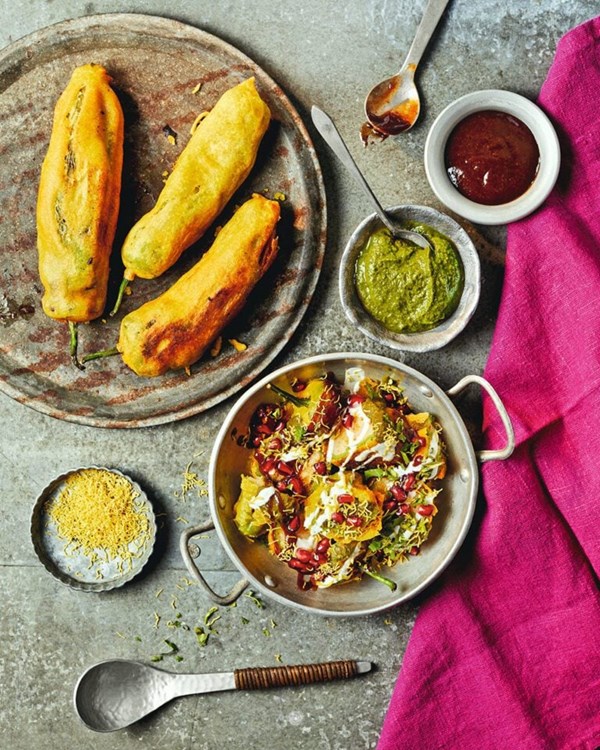 Potato-stuffed chilli chaat (Mirchi pakode ki chaat)