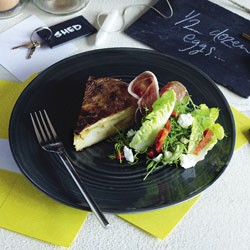 Potato tortilla with goat's cheese and serrano ham salad