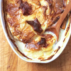Potatoes baked in milk and cream (Gratin dauphinois)