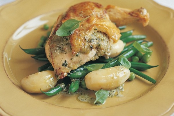 Potatoes, beans and peas with garlic