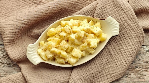 Potatoes cooked in cream (Härdöpfu bitzli)