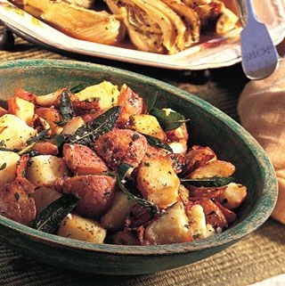 Potatoes fried with garlic and sage (Patate fritte alla salvia)