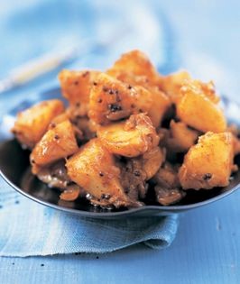 Potatoes in chilli-tamarind sauce