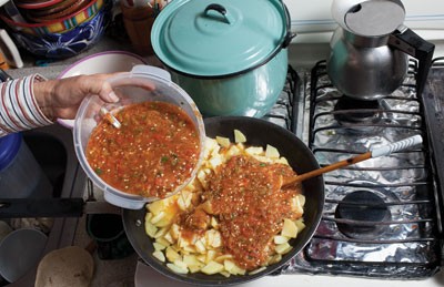 Potatoes in red salsa (Papas en chile rojo)