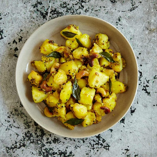 Potatoes with cashew nuts (Kaju aloo)
