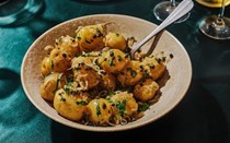 Potatoes with shallots, parsley and capers