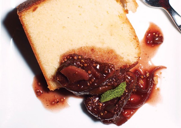Pound cake with fig chutney