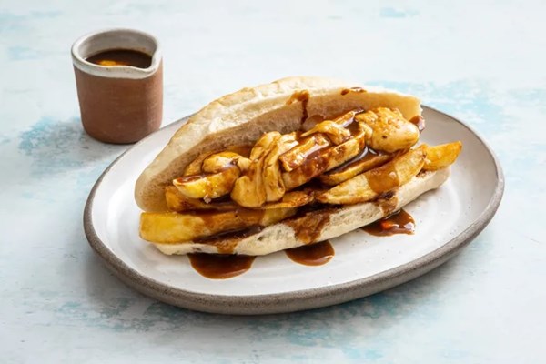 'Poutine' sandwich with garlic gravy and scamorza