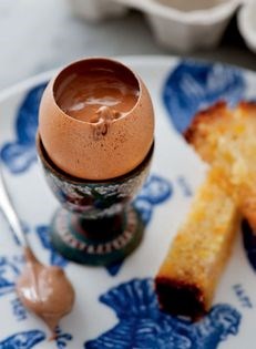 Praline-filled hen’s eggs