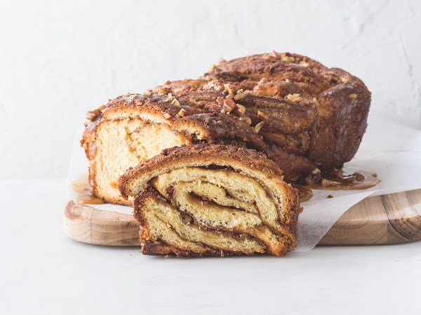 Praline pecan babka [caramel pecan glaze]