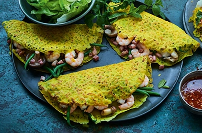 Prawn & pancetta sizzling pancakes (Bánh xèo)