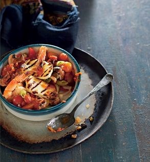 Prawn and haloumi casserole (Karides güveç)