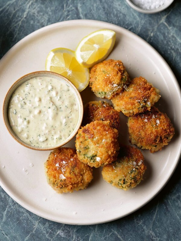 Prawn cakes with dill mayonnaise 