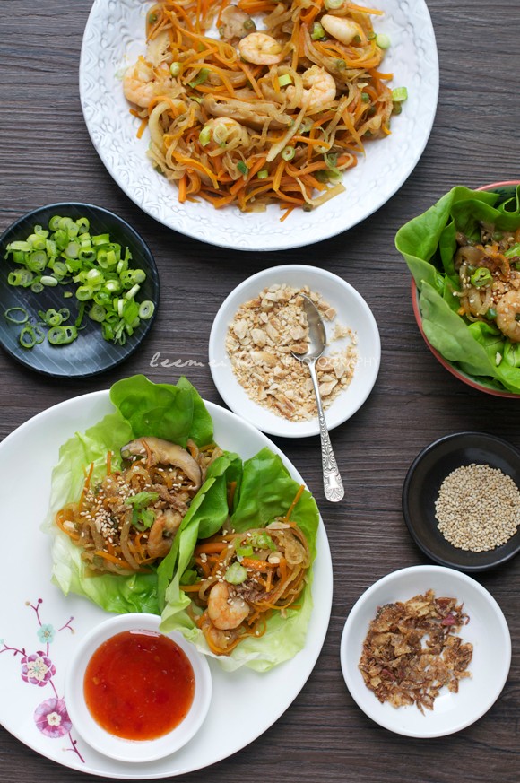 Prawn, mushroom and vegetable wraps (Sang choi bao)