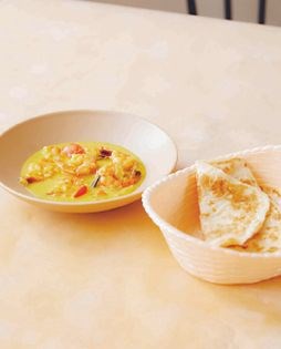 Prawn [shrimp] and coconut curry (Isso kiri hodi)