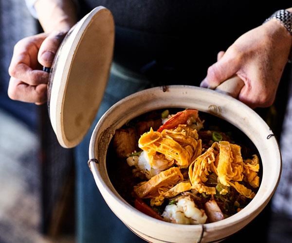 Prawns and char siu with vermicelli in a claypot