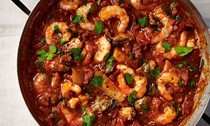 Prawns and smoked oysters in tomato sauce with rice