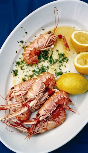 Prawns in garlic, oil and chilli sauce (Gamberoni all'aglio, olio e peperoncino)