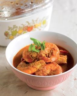 Prawns in thin spicy tamarind gravy (Udang garam assam)