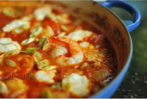 Prawns, scallops & clams with tomato & feta