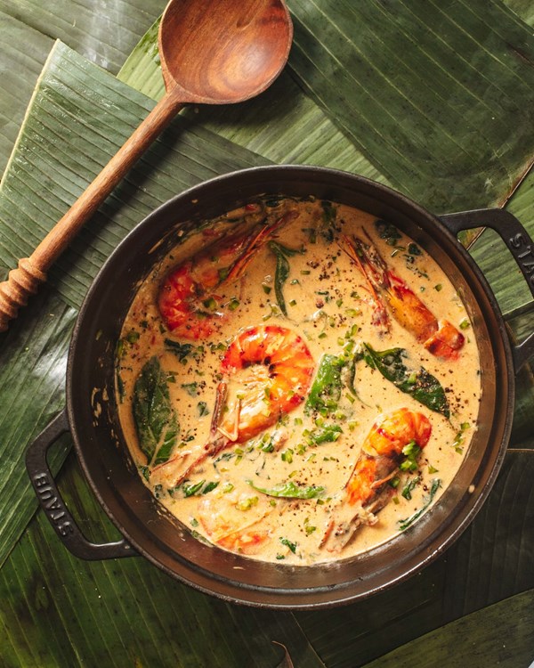 Prawns with coconut milk (Ginataan na sugpo)
