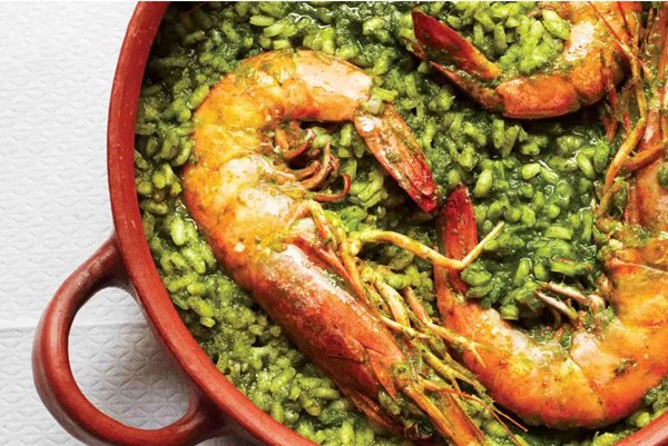 Prawns with green rice (Arroz verde con camarones)