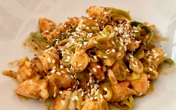 Prawns with strange-flavoured dressing (Bang bang prawns)