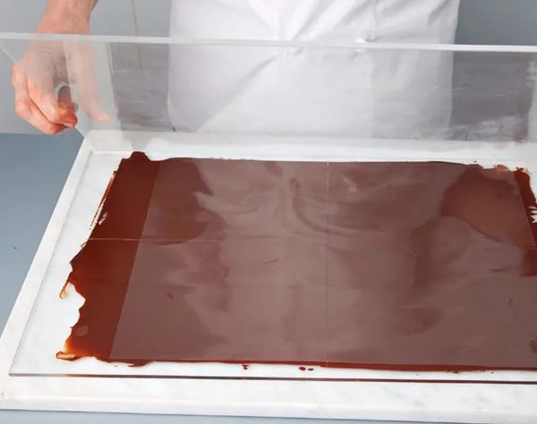 Preparing & spreading chocolate - plain sheet