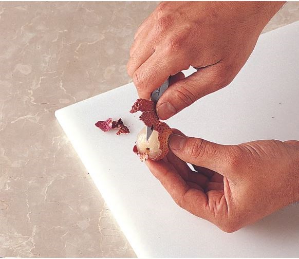 Preparing a lychee