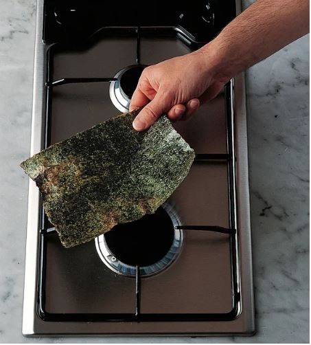 Preparing dried seaweed
