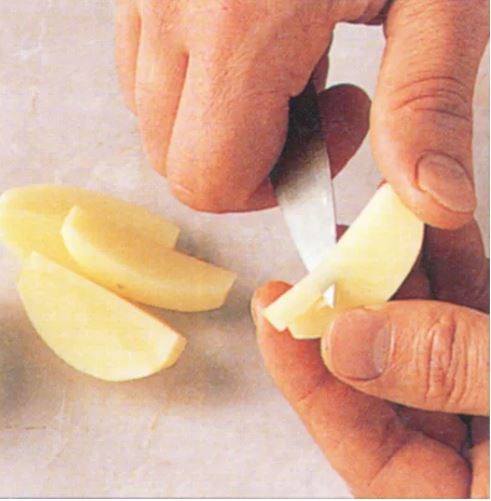 Preparing pommes châteaux