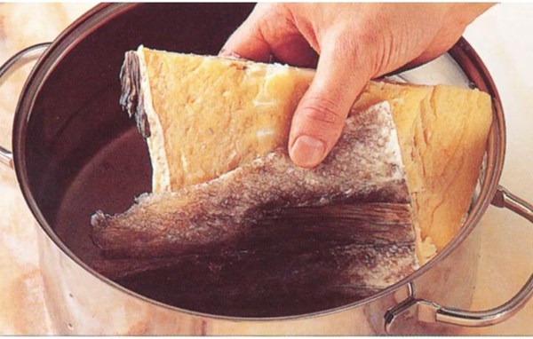 Preparing salt cod
