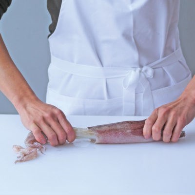 Preparing shellfish 4: cleaning and preparing squid