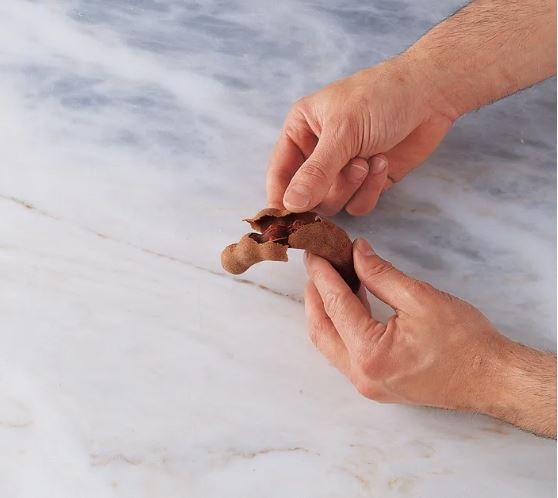 Preparing tamarind