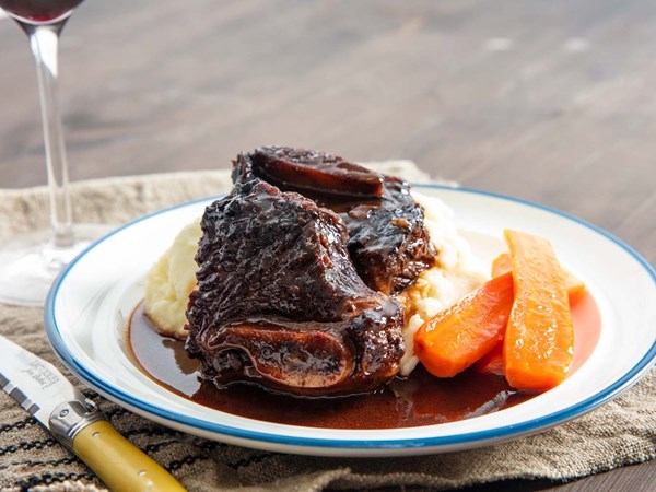 Pressure cooker red wine–braised beef short ribs 