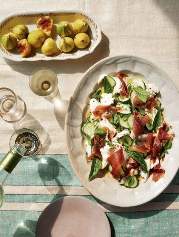 Pretending I‘m vacationing in Italy salad