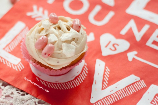 Pretty pink Eton mess Valentine’s cupcakes