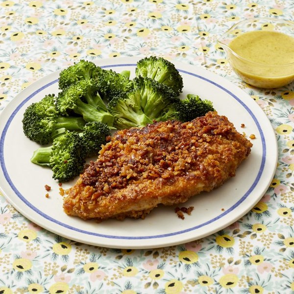 Pretzel-crusted chicken with broccoli