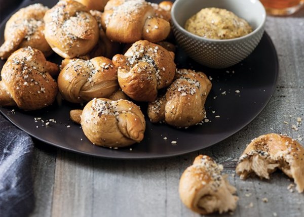 Pretzel knots