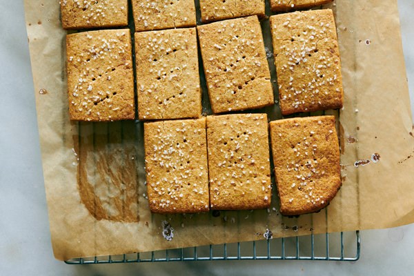 Pretzel shortbread