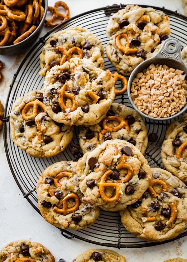 Pretzel toffee chocolate chip cookies