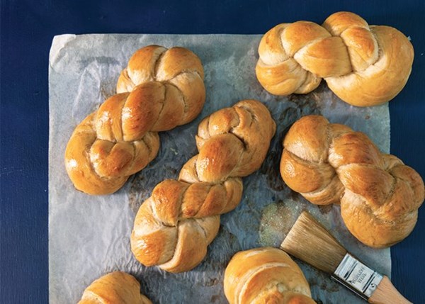 Pretzel twists