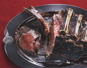 Prime rib roast with red-wine sauce