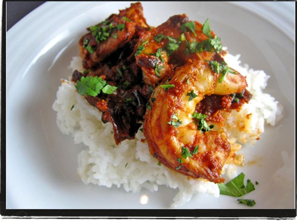 Priyanka's shrimp with a sweet onion sauce (Kolumbi phanaupkari)