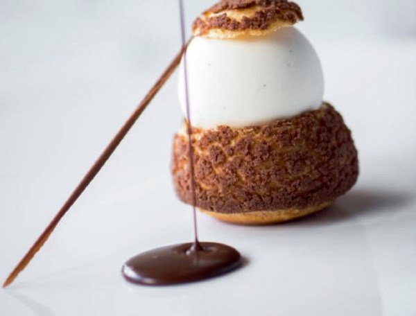 Profiterole with vanilla ice cream and chocolate sauce