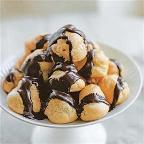 Profiteroles with chocolate sauce